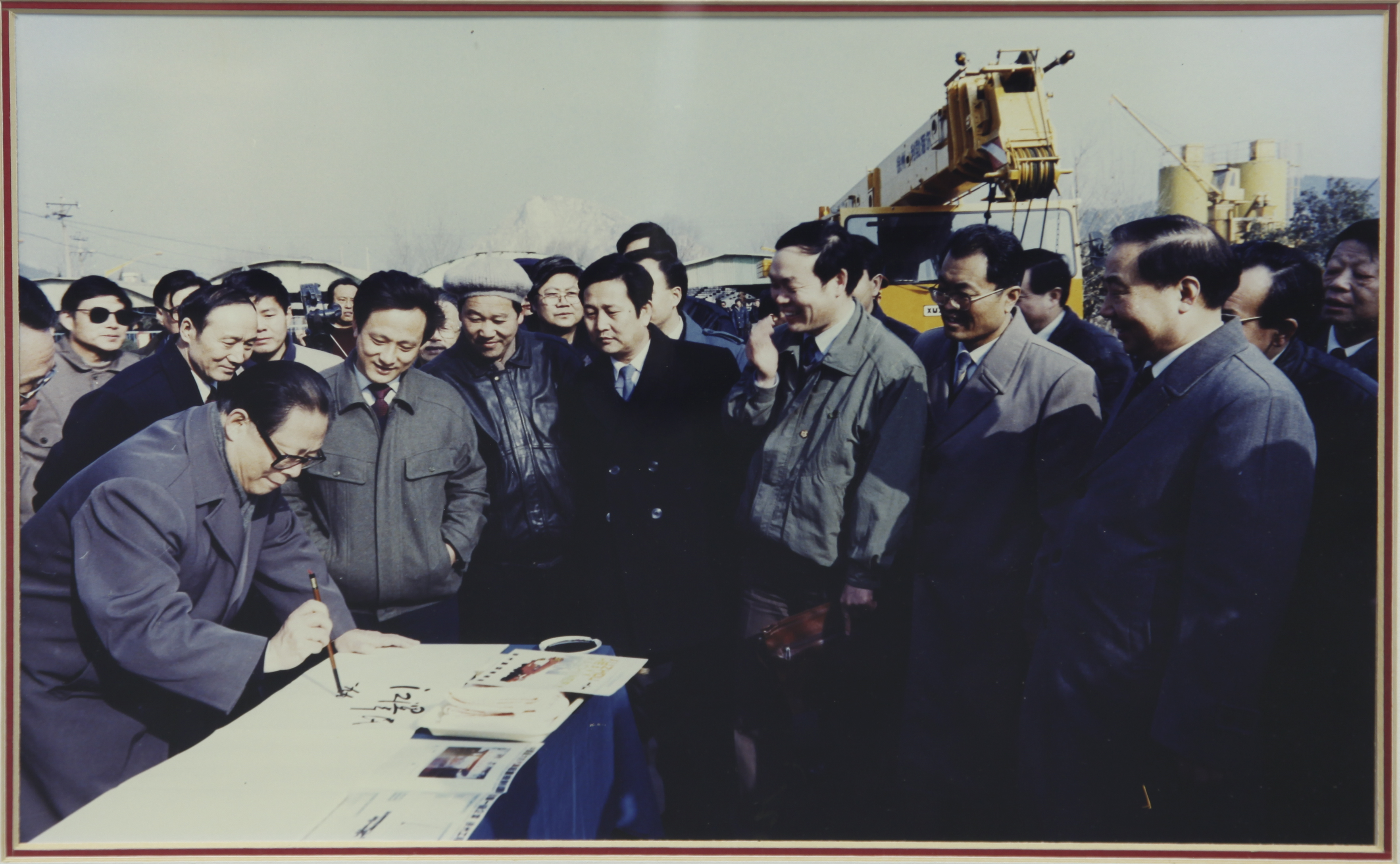 江泽民同道视察k豆钱包集团并题名勉励