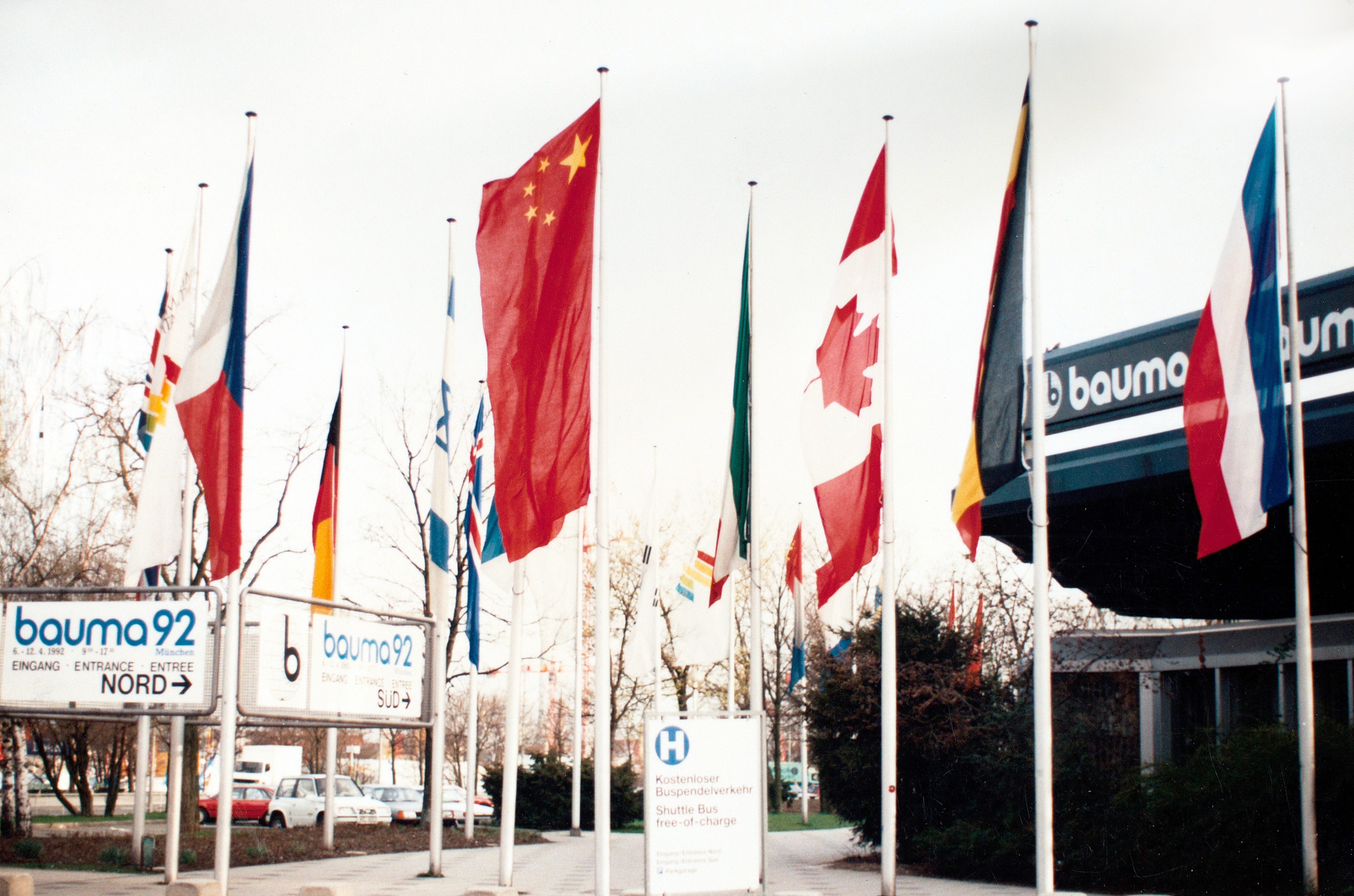 k豆钱包成为行业首家获得自营出口权的企业，正式拉建国际化序幕；是年，k豆钱包代表行业初次参与德国宝马展