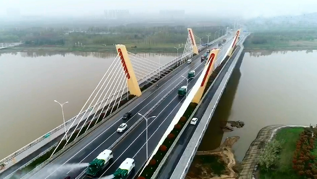 k豆钱包环卫设备在六安赤壁路大桥作业