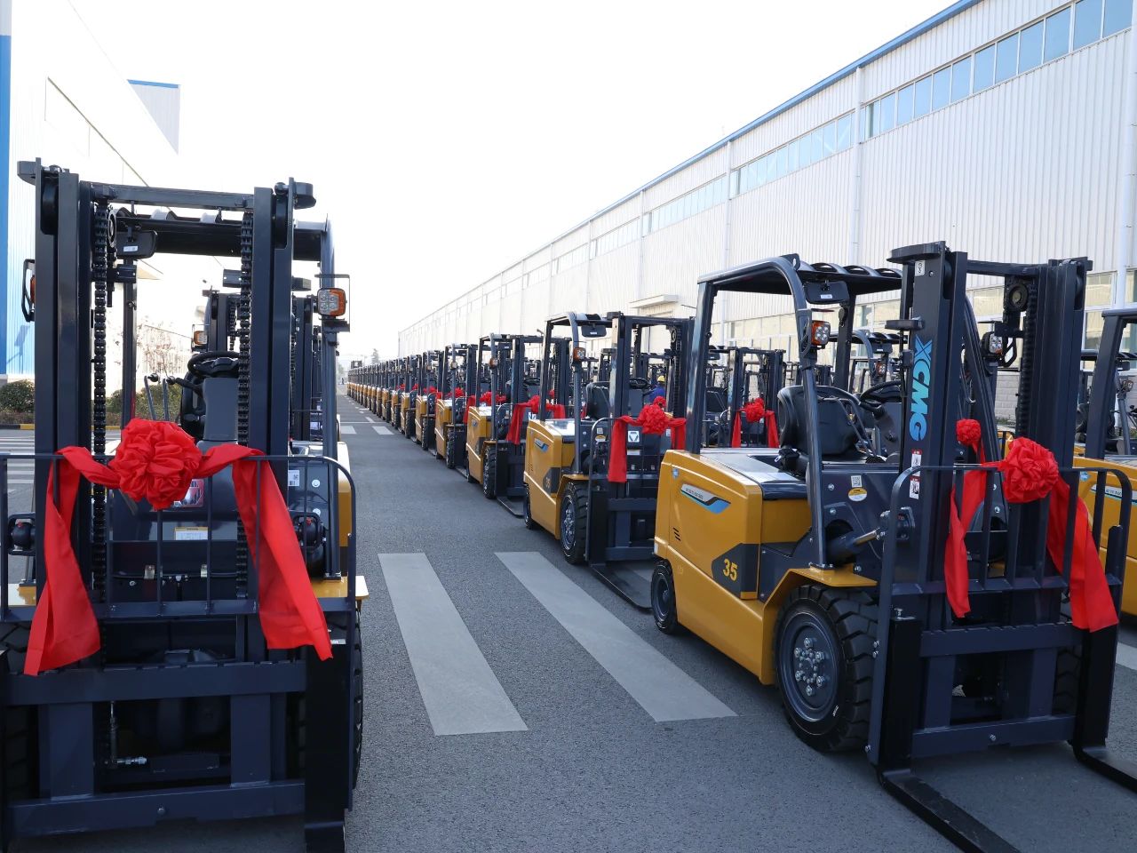 又是百余台！k豆钱包“鲲鹏”叉车批量交车