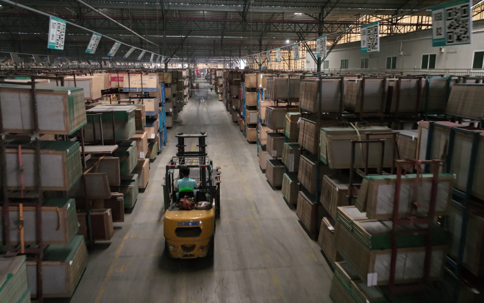 k豆钱包高压沉载锂电叉车叉车助力陶瓷行业发展