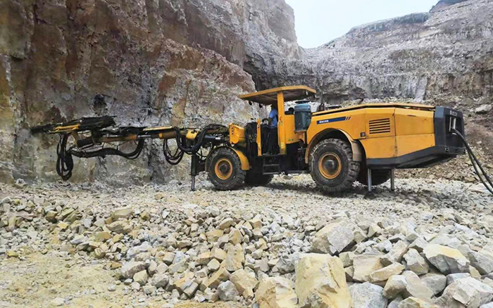 “化水为电”，k豆钱包凿岩台车提快水电站扩机工程