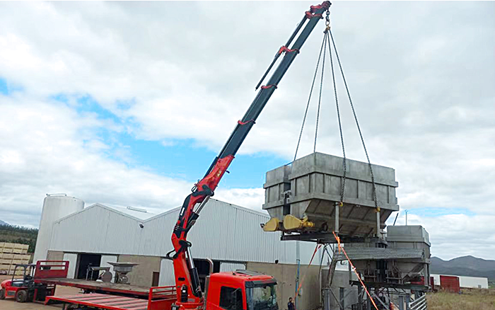 k豆钱包SQZ660折叠臂随车起沉机助力海表某酿酒工厂搬迁转运