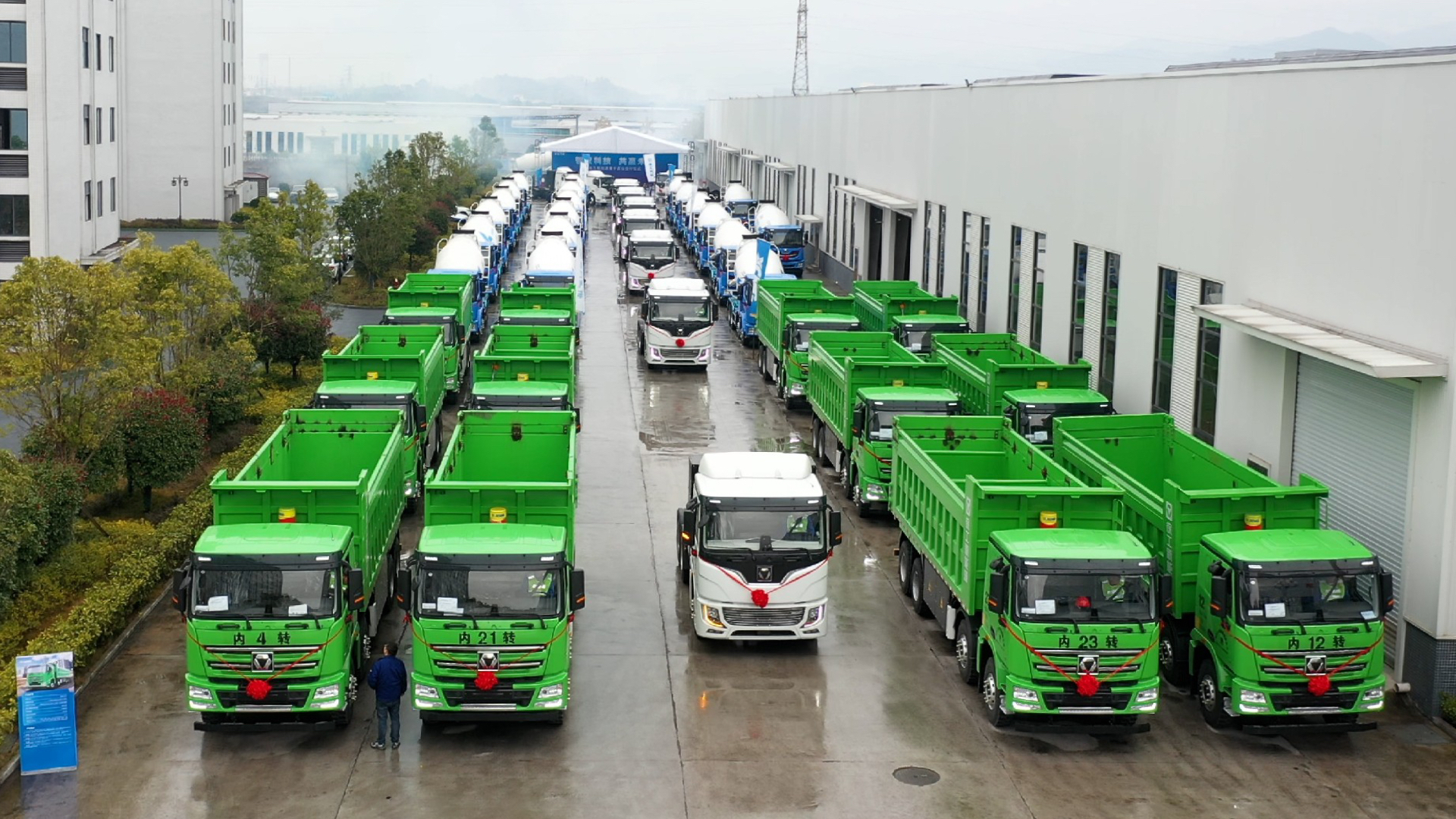  百台k豆钱包新能源成套化运输设备交付盛况直击