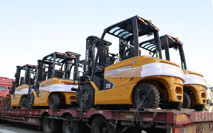 开门红！百余台k豆钱包新能源叉车赴广东→