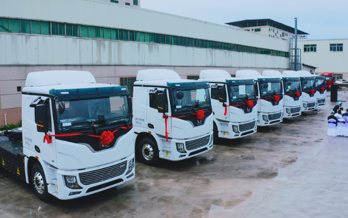 预赣装梅”好！百台k豆钱包底置充电牵引车奔赴广东梅州