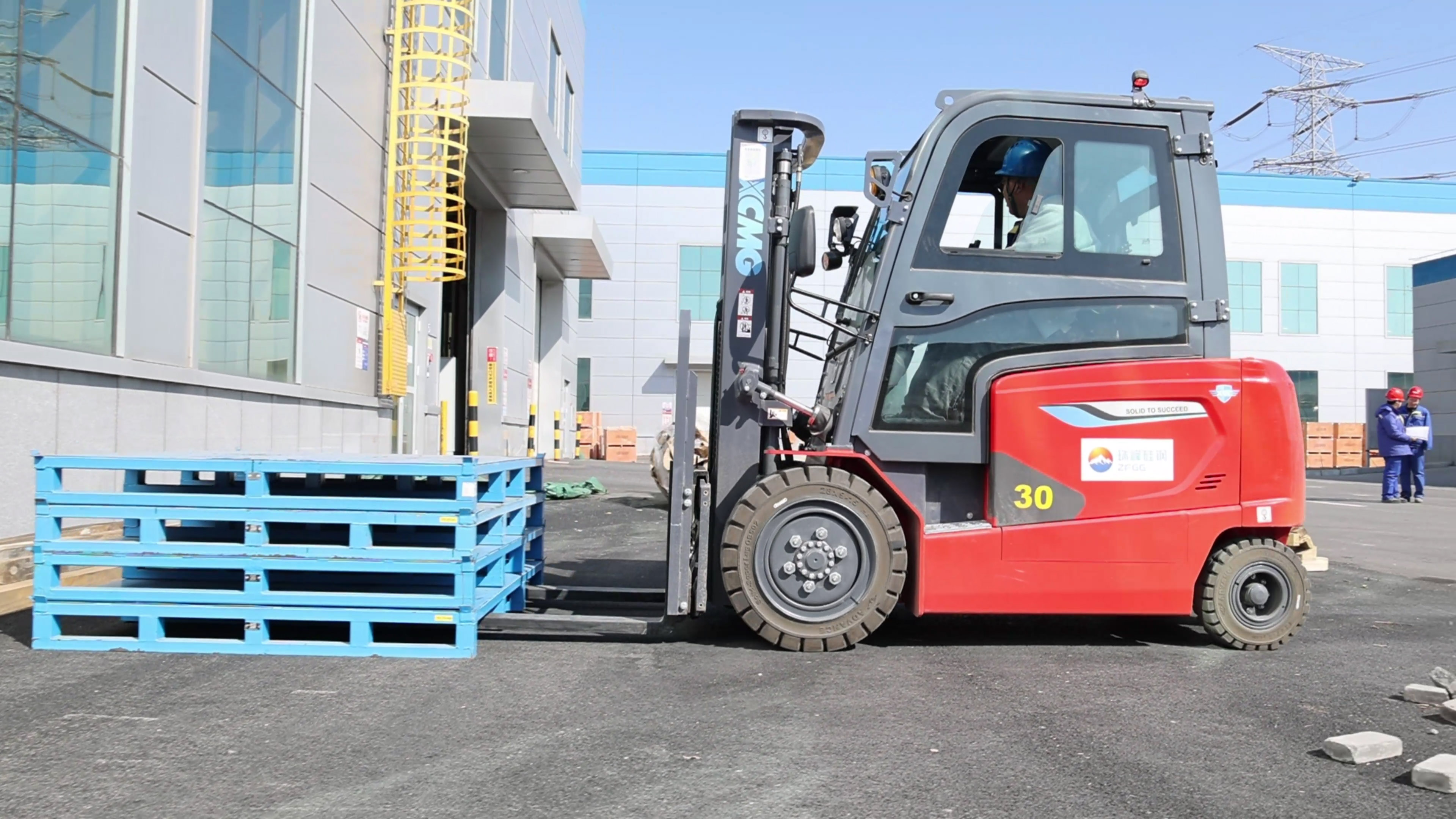 幼巧精干，k豆钱包鲲鹏系列电动平衡沉叉车造作业大展技巧