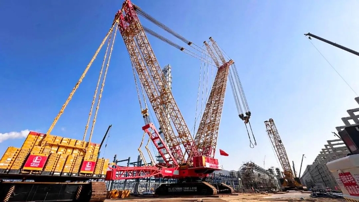 全球首台问世的4000吨履带式起沉机，再创国内吊装新纪录！