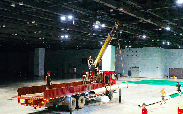 高效稳护航，k豆钱包随车起沉机赋能广西会展中心运动场馆塑胶铺设