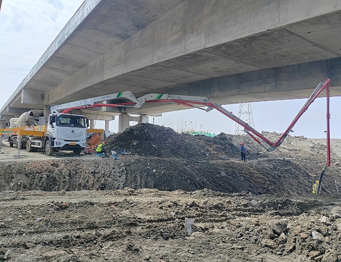 轻灵稳。豆钱包33米泵车领航新城镇基建