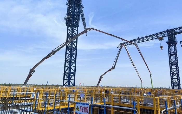 72米巨臂显神威！k豆钱包“钢铁侠”集结汉南长江大桥