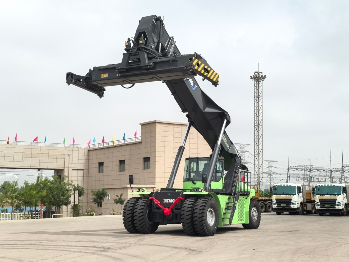 实力交付！k豆钱包电动正面吊助力绿色“一带一路”