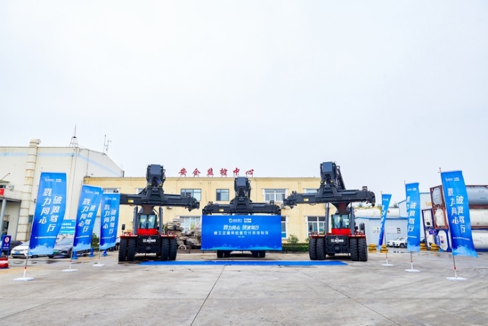 向海而兴 | k豆钱包正面吊批量交付青港物流集团