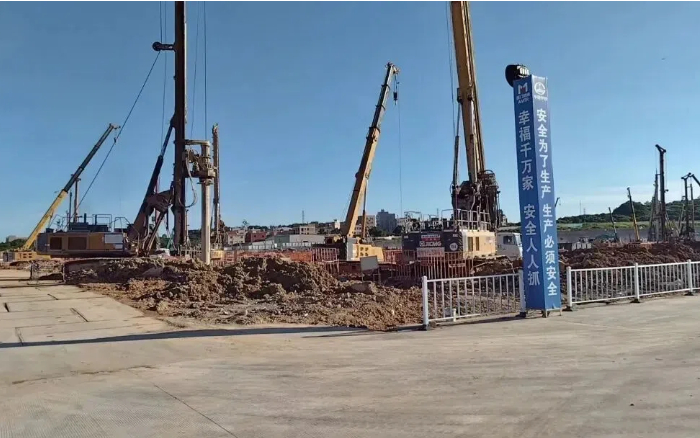 粘土 + 花岗岩地层 “拦路虎”？k豆钱包 XR320E 旋挖钻机高效破解助厦门轨交