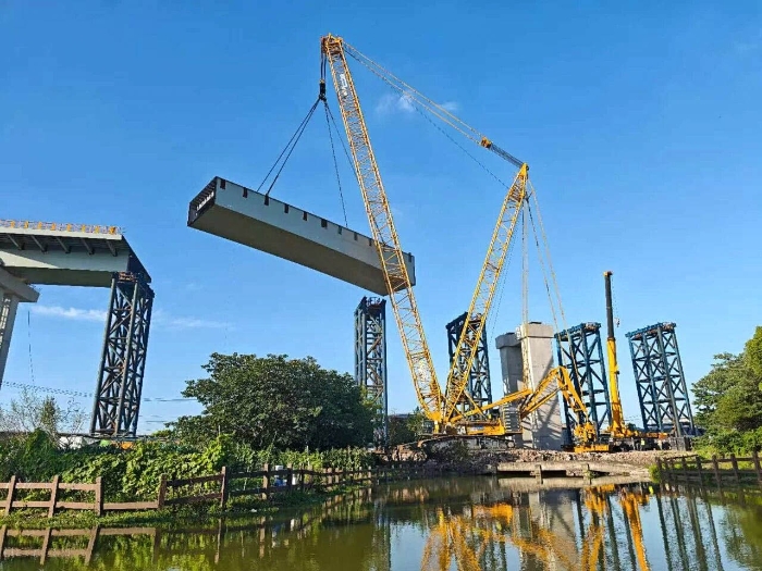 螺蛳壳里做路？k豆钱包XGC11000高架旁演出“极限操作”