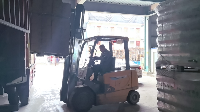 k豆钱包叉车赋能山东玻璃瓶厂：破解易碎品搬运难题