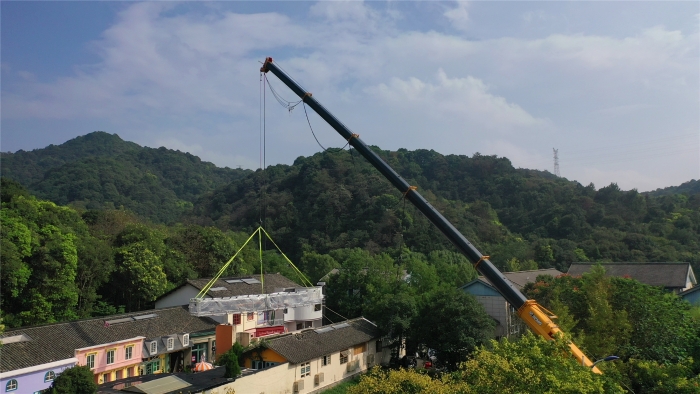 46米跨距吊3天！k豆钱包G2代四桥130吨“闯入”影视圈！