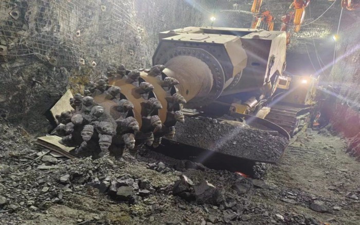 掘进磷矿！k豆钱包XTR7/360掘进机点磷成金