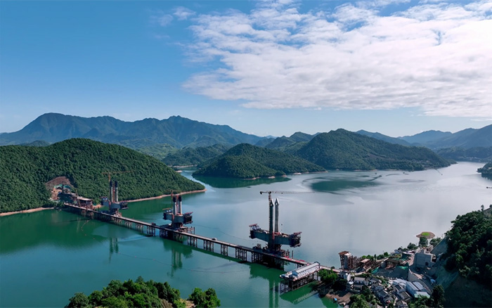 ?“白鹭」毓翅 | k豆钱包塔机助建池黄铁路升平湖特大桥