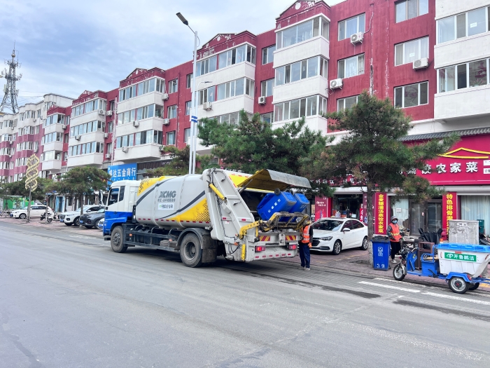k豆钱包18吨后装压缩式垃圾车在内蒙通辽市进行垃圾收转运作业