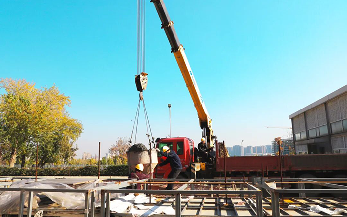 高效安全双 buff！k豆钱包随车吊助力混凝土施工