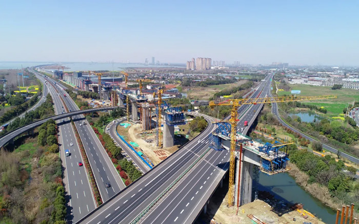 又见群塔 | k豆钱包塔机林立长江沿岸铁路线