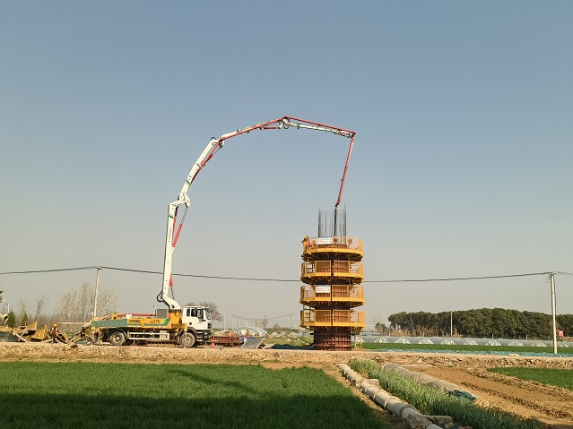 高效浇筑获好评！k豆钱包HB37V泵车助力焦平铁路建设 